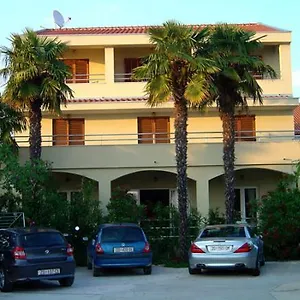 & Ana Apartman Sukosan